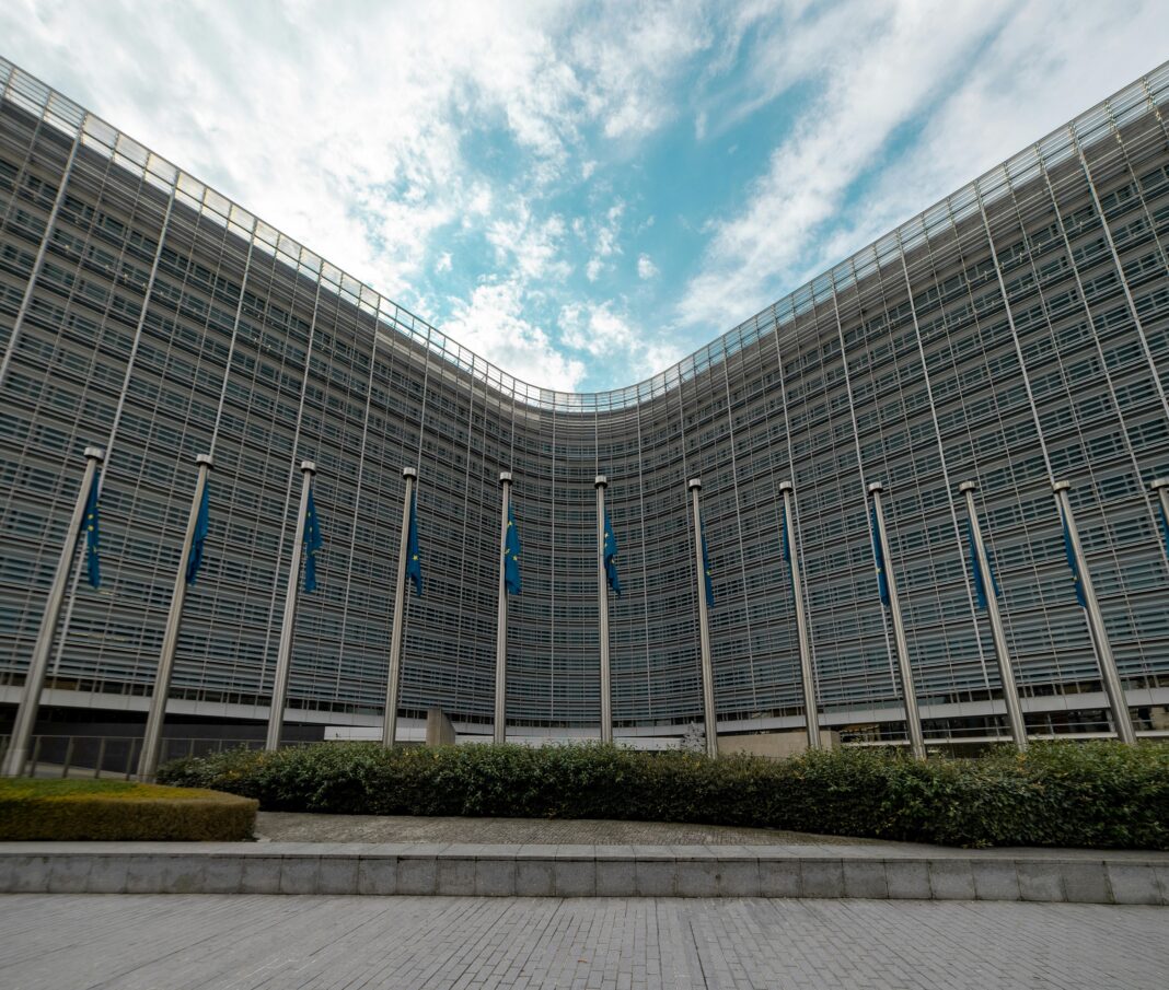 ЕС планира окончателна забрана на руския петрол след изборите в Унгария