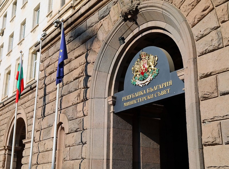 Правителството планира насочена подкрепа заради скока в цените на горивата