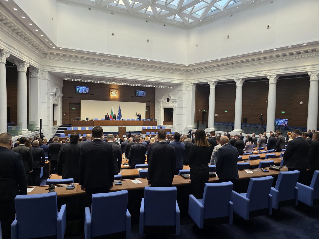 Новият парламент с историческо мнозинство: какво следва за България